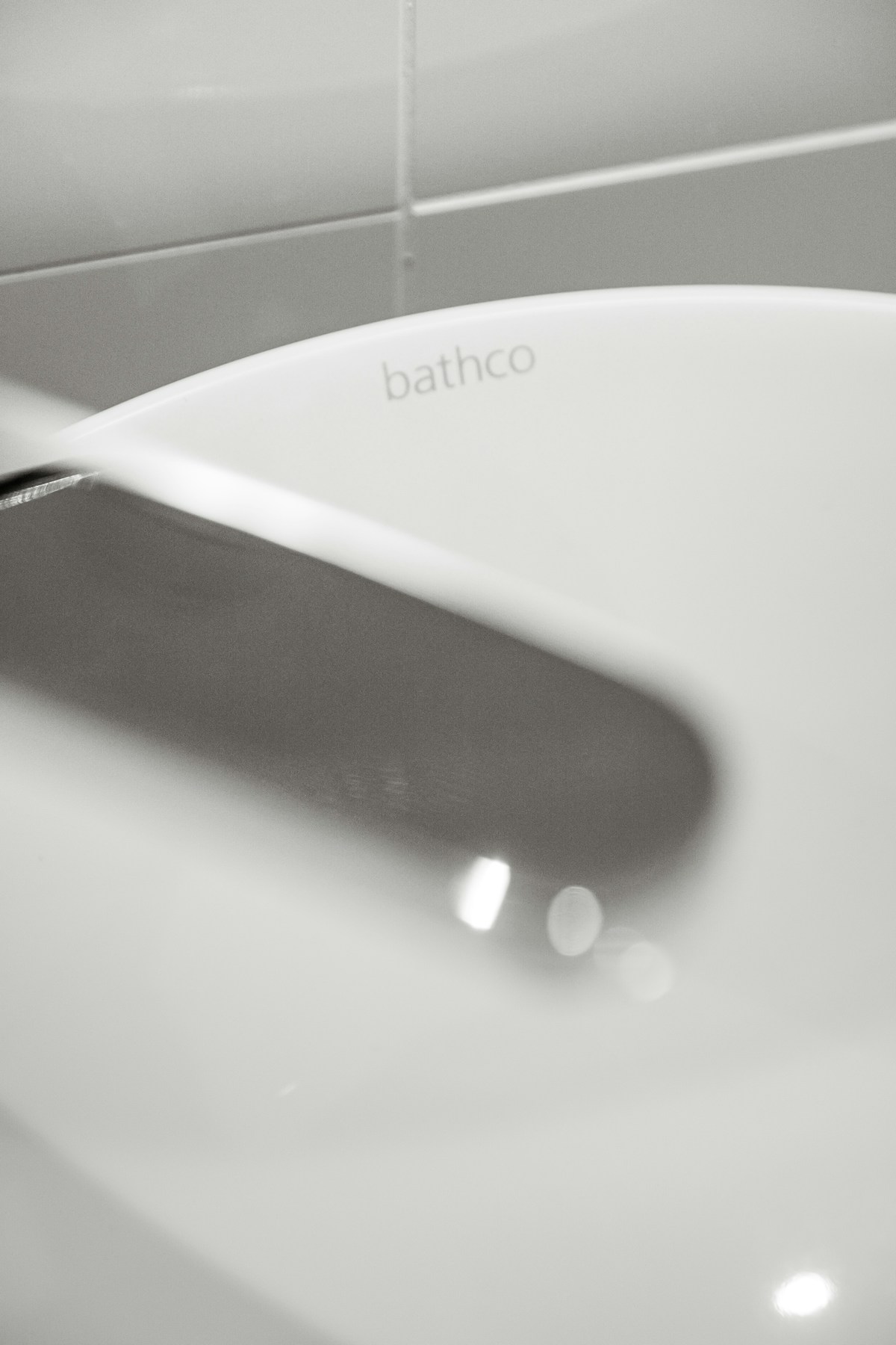 Banyo lavabosu ve batarya yakın plan